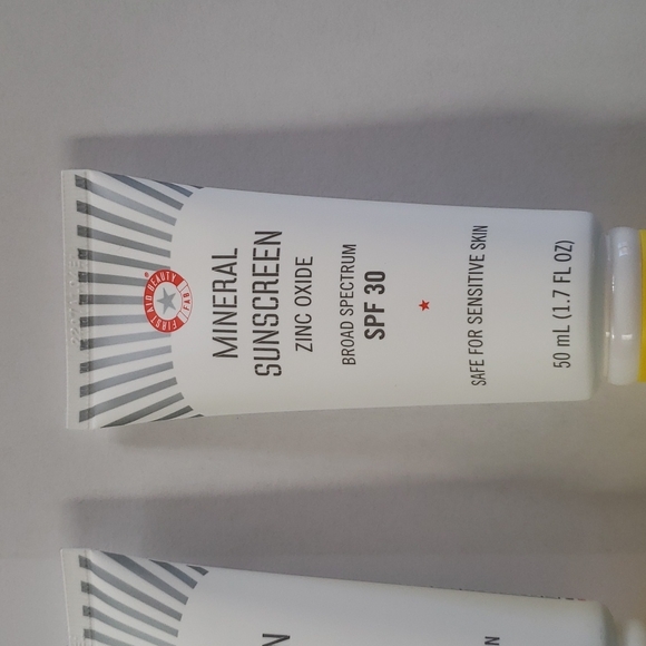 x2 First Aid Beauty Sunscreen SPF 30 Zinc Oxide Broad Spectrum 60 ml - Picture 5 of 9